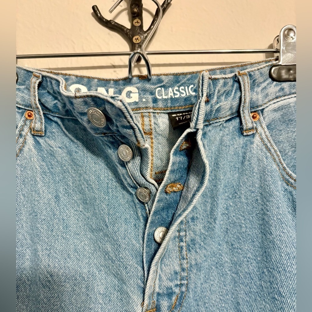 Distressed High Rise Jeans - Picture 3 of 4
